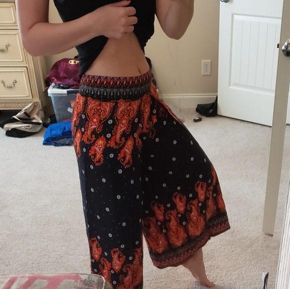 Patterned pants! 🖤💮🍂 - Picture 2 of 6